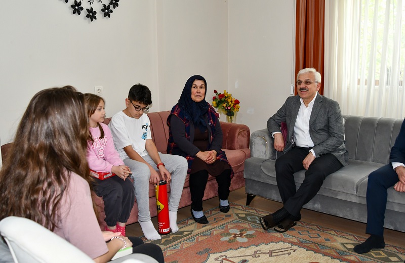 Valimiz Sayın Erkan Kılıç ile Eşi Ayşe Elif Kılıç Hanımefendi'den Anneler Günü Ziyaretleri