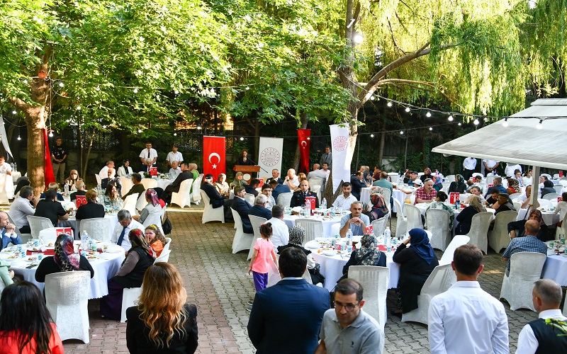 15 Temmuz Demokrasi ve Milli Birlik Günü Münasebetiyle Şehitlerimiz ve Gazilerimiz Onuruna Yemek Programı Düzenlendi